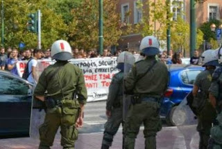 ΜΑΤ ΤΩΡΑ στη Νομική με εντολή Φορτσάκη για να μην γίνει κατάληψη   [βίντεο]