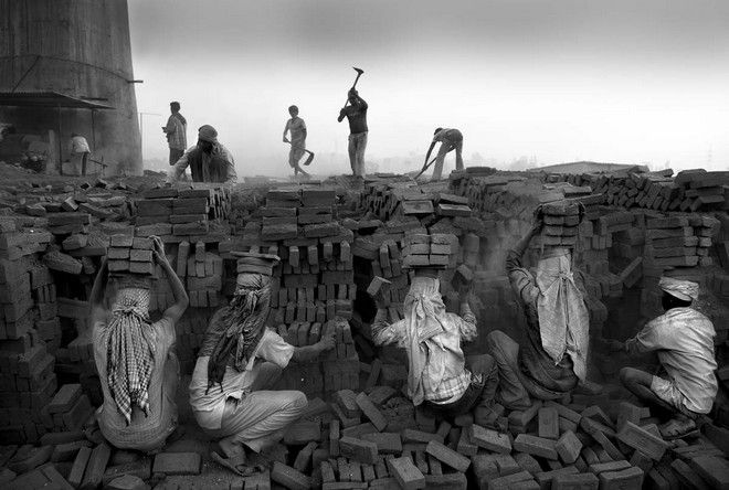 Σύγχρονοι σκλάβοι   36 εκ. άνθρωποι ζουν σήμερα σε κατάσταση δουλείας