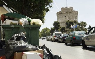 Χριστούγεννα με σκουπίδια στη Θεσσαλονίκη