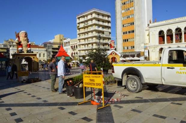 Φτωχό  φέτος το Χριστουγεννιάτικο χωριό στην πλατεία Γεωργίου – Δείτε φωτο – Αχαΐα