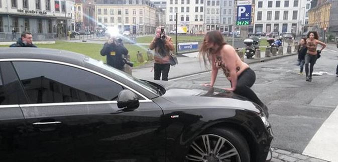 Femen – Επιτέθηκαν γuμνόστηθες στον Ντομινίκ Στρος – Καν (Pics)