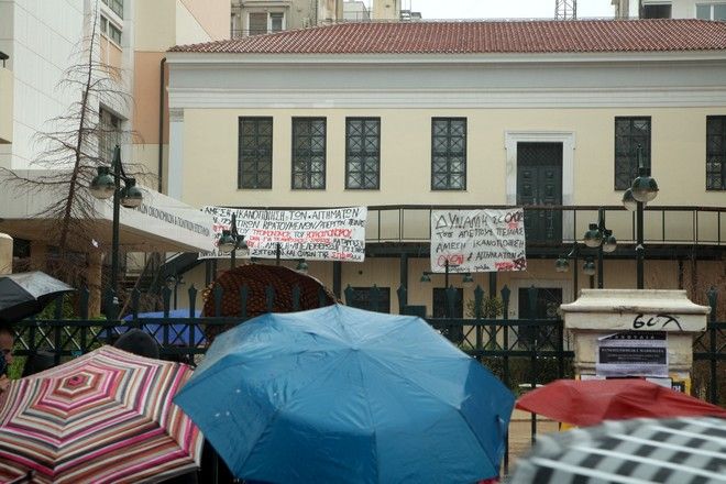 Εισαγγελέας ζητάει αυτόφωρο για τους καταληψίες της Νομικής