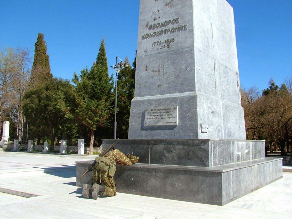 Tα Στελέχη των ΕΔ περπατώντας στη Στράτα  των Λακαιδεμόνων