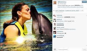 Η Έλλη Κοκκίνου και το δελφίνι (photos)