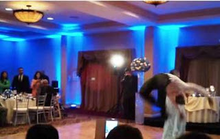 Γαμήλιος χορός για ΠΟΛΛΑ  κλάματα   Χορευτικό  παραλήρημα με θύμα τη νύφη!! [βίντεο]