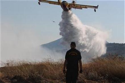 Στη μάχη με τις φλόγες τα αεροσκάφη με το πρώτο φως της ημέρας – Δύσκολη νύχτα σε Λακωνία, Καρέα και Μαλακάσα