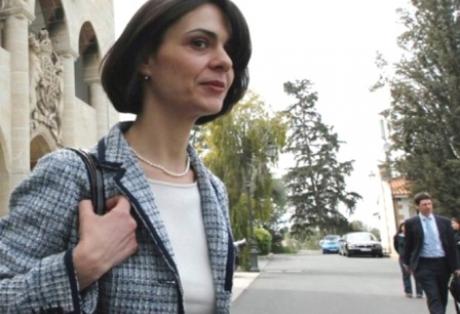 Ποια είναι η νέα εκπρόσωπος του ΔΝΤ, Ντέλια Βελκουλέσκου, που στην Κύπρο ο Αναστασιάδης φέρεται να της πέταξε την καρέκλα