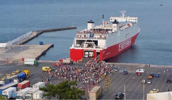 Πανικός στη Ραφήνα – Ανδρας ζωσμένος με εκρηκτικά απειλούσε να ανατιναχτεί