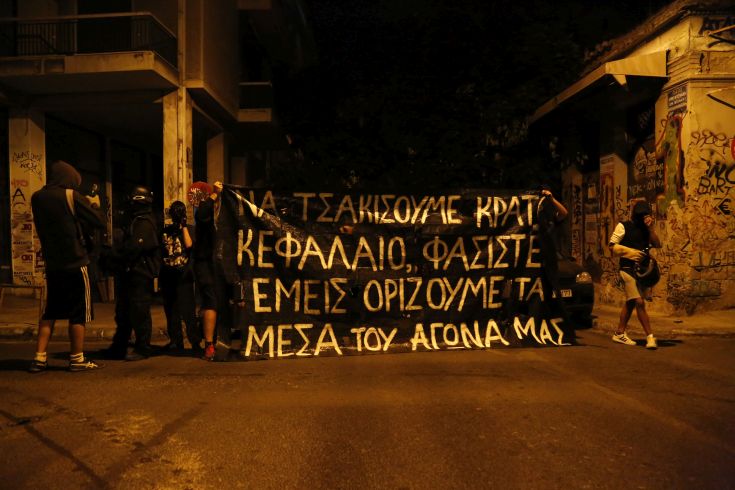 Εικόνες χάους τη νύχτα στα Εξάρχεια