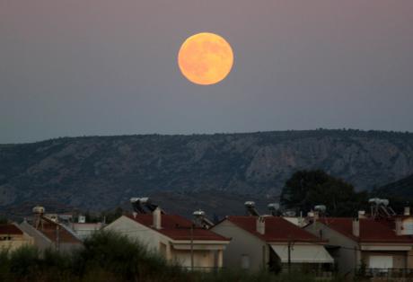 Αν τη χάσετε θα περιμένετε μέχρι το 2033 για να την ξαναδείτε – Στις 28 Σεπτεμβρίου η σούπερ Σελήνη στον ουρανό