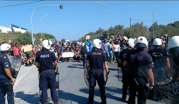 MAT χτύπησε φωτορεπόρτερ – Φωτογράφιζε γυναίκα που αιμορραγούσε – Μυτιλήνη