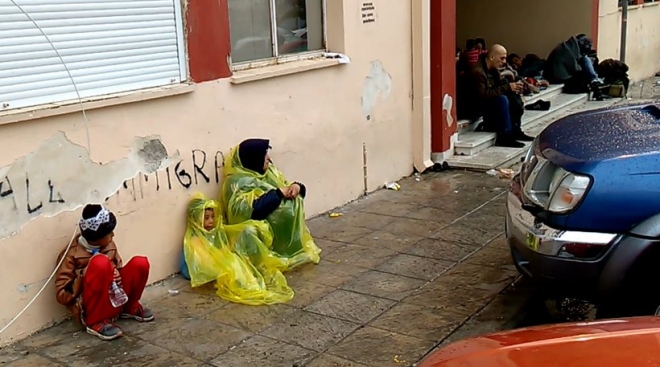 Στο έλεος της κακοκαιρίας χιλιάδες μετανάστες και πρόσφυγες στη Λέσβο