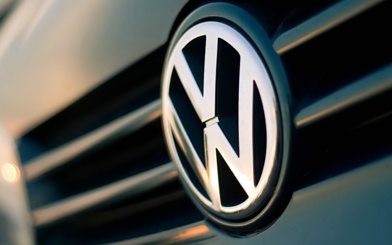 Η VW αναλαμβάνει το αυξημένο κόστος των τελών κυκλοφορίας για 800.000 οχήματα