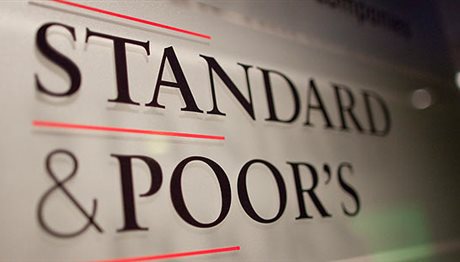 Ο οίκος S&P αναβαθμίζει την Ελλάδα