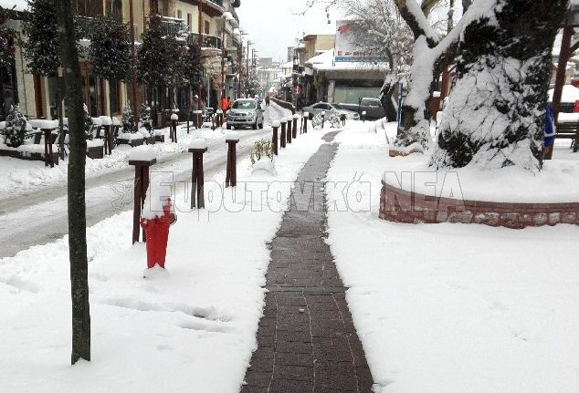 Καρπενήσι: Τα θερμαινόμενα πεζοδρόμια καθαρίζουν μόνα τους από το χιόνι