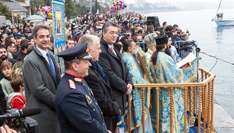 Θεοφάνεια στη Θεσσαλονίκη: Πλάι στον Μητσοτάκη ο Τζιτζικώστας (ΦΩΤΟ)