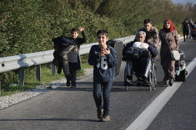 Με τα πόδια για τον… παράδεισο της Κ.  Ευρώπης (ΒΙΝΤΕΟ)