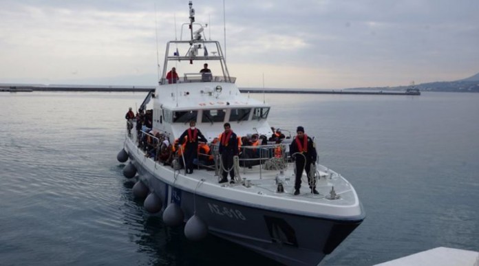 Μυτιλήνη: Σκάφος του Λιμενικού διέσωσε 413 πρόσφυγες και μετανάστες