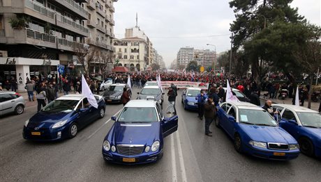 Θεσσαλονίκη: Απεργιακή πλημμύρα, με τρακτέρ, ταξί και «πολιορκία» (ΦΩΤΟ)