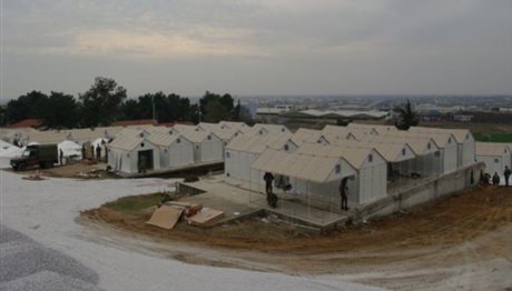 Ταξί περιμένουν πρόσφυγες στην παλαιά Ε.Ο. Θεσσαλονίκης – Κιλκίς