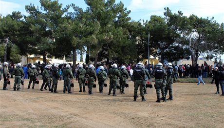 Θεσσαλονίκη ΤΩΡΑ: Με κλείσιμο δρόμων διαμαρτύρονται οι κάτοικοι στα Διαβατά