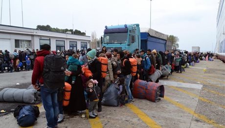 Σχεδόν 5.400 πρόσφυγες έτοιμοι να αναχωρήσουν από τα νησιά για Πειραιά