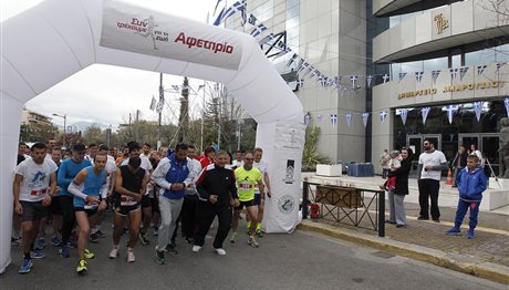 Συγκέντρωση φαρμάκων σε φιλανθρωπικό αγώνα δρόμου (ΦΩΤΟ)