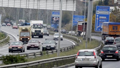 Θεσσαλονίκη: Τροχαίο με δύο τραυματίες – Μποτιλιάρισμα στον Περιφερειακό