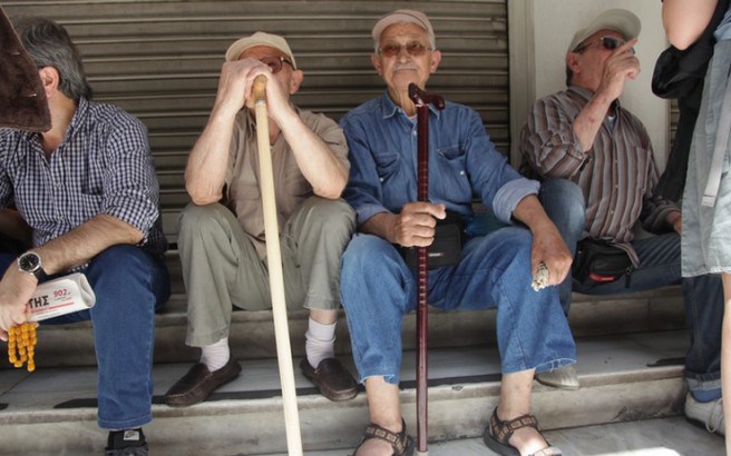 Ξεκινούν οι περικοπές σε επικουρικές, ΕΚΑΣ, εφάπαξ