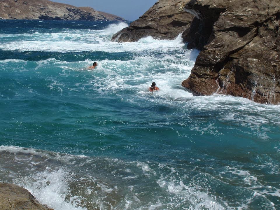 Δεν θα ΠΙΣΤΕΨΕΤΕ με πόσα Μποφόρ κολυμπούν στην Άνδρο!!!