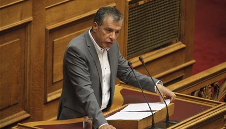 Δηκτικό σχόλιο Στ. Θεοδωράκη για την κατάσταση με τους «κατασκηνωτές» στο ΑΠΘ