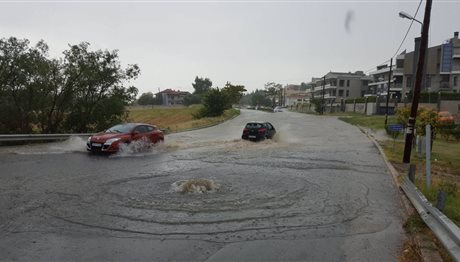 Θεσσαλονίκη: Πλημμύρες από μπουρίνι και χαλαζόπτωση