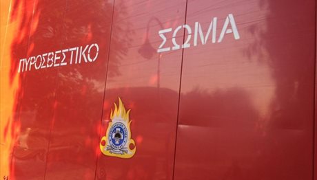 Θεσσαλονίκη ΤΩΡΑ: Φωτιά σε αποθήκη στην 26ης Οκτωβρίου