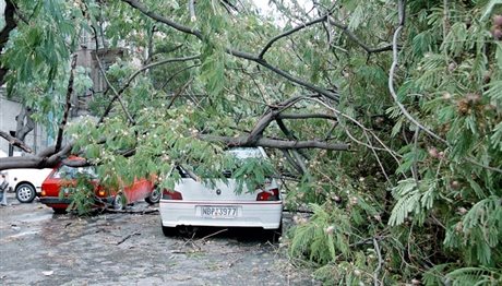 Πλημμύρισαν σπίτια και καταστήματα στη Θεσσαλονίκη