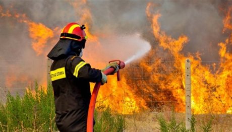 ΤΩΡΑ: Φωτιά σε κατοικία στη Θεσσαλονίκη