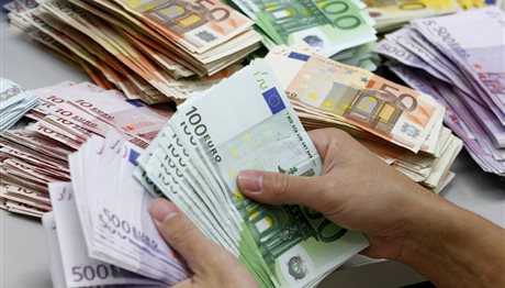 Ξανά στις τράπεζες πάνω από € 800 εκατ. μετά τη χαλάρωση των capital controls