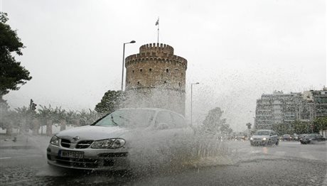 Καιρός στη Θεσσαλονίκη: Βροχές και σποραδικές καταιγίδες σήμερα