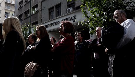 «Ολονύχτια» παράσταση διαμαρτυρίας νοσηλευτών