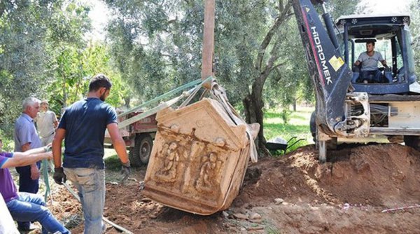 Τρεις αρχαίοι τάφοι με απεικονίσεις του θεού Έρωτα ανακαλύφθηκαν στην Προύσα