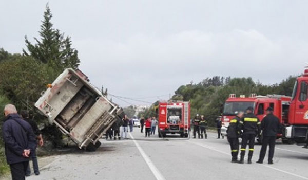 Χανιά: Νεκρός οδηγός απορριματοφόρου που ανατράπηκε