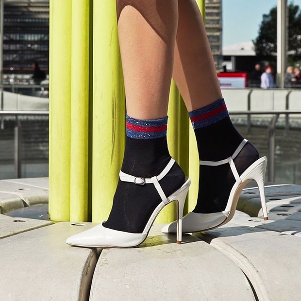 Εσύ ξέρεις τους 7 πιο cool, νέους τρόπους να φορέσεις τις κάλτσες σου;