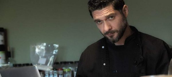 H κaυτή φωτογράφιση α λα Μπραντ Πιτ του "master chef" Πάνου Ιωαννίδη (φωτό)