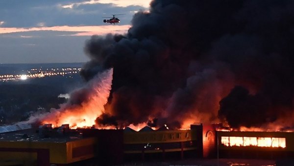 Μεγάλη φωτιά σε εμπορικό κέντρο στη Μόσχα (ΦΩΤΟ)