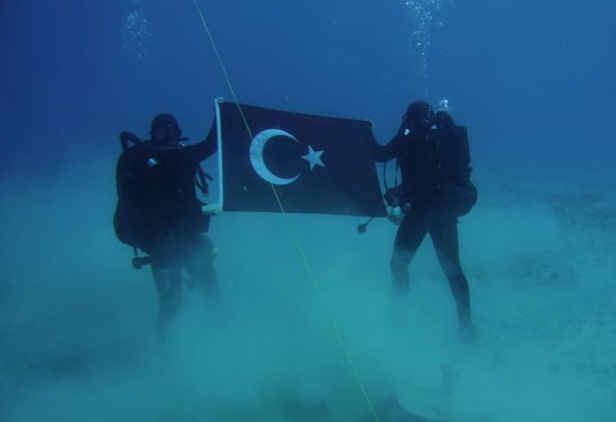 Το ΝΑΤΟ κατέβασε τη φωτογραφία των Τούρκων στη Σούδα με εντολή Αποστολάκη