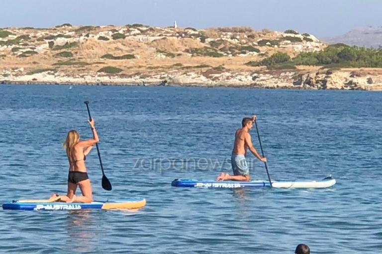 Κυριάκος και Μαρέβα Μητσοτάκη κάνουν θαλάσσια σπορ στα Χανιά (εικόνες)