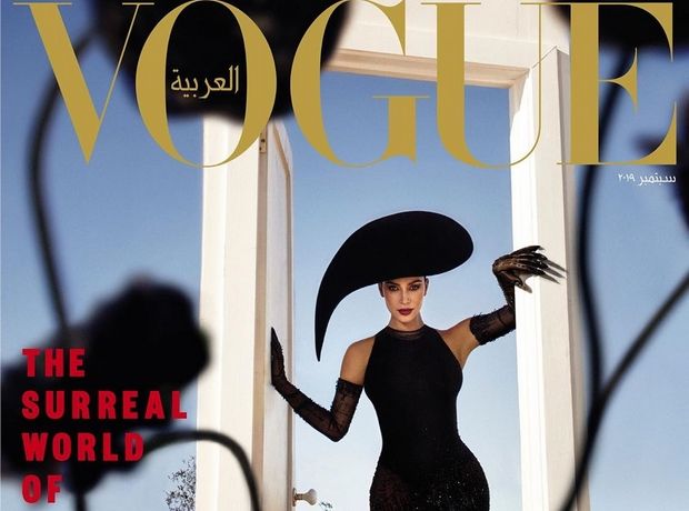 Η Kim Kardashian στη Vogue Arabia με κορσέ Thierry Mugler και εννοείται πως η μέση της είναι μικρότερη από την περίμετρο της Γης