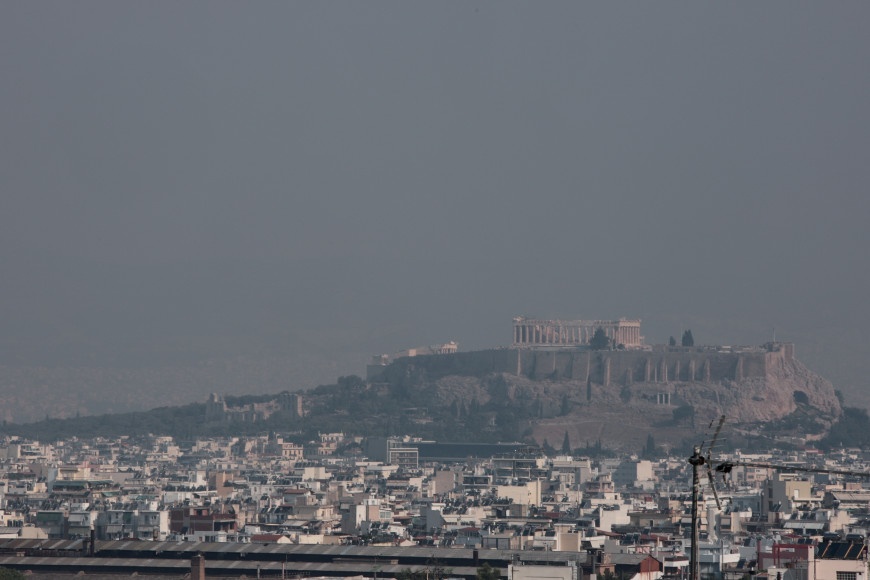 Καλύτερη η κατάσταση στην Αττική από τον καπνό της πυρκαγιάς στην Εύβοια