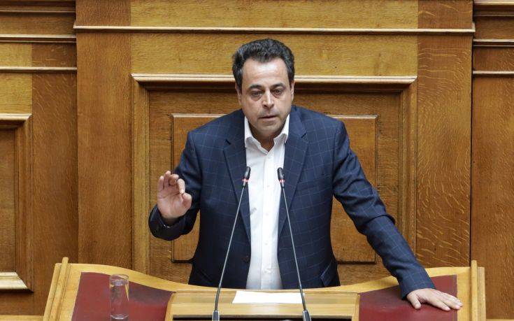 Σαντορινιός: Κούφια λόγια για τη νησιωτικότητα και την ακτοπλοΐα