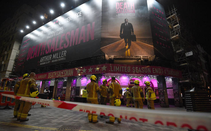 Η οροφή του Piccadilly Theatre κατέρρευσε στη διάρκεια παράστασης, πέντε τραυματίες