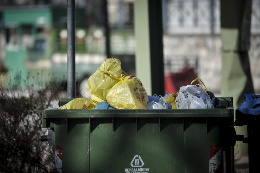 Βρέφος βρέθηκε μέσα σε κάδο στο κέντρο της Καλαμάτας